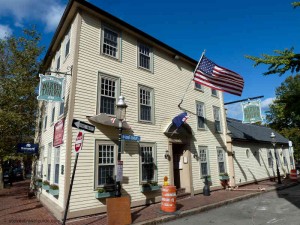 Warren-Tavern-Oldest-bars-in-us